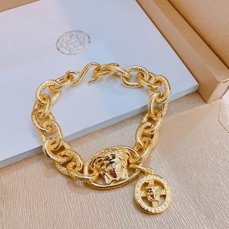 Versace bracelet lyx339